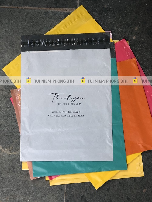 Thay đổi bao bì, sử dụng túi niêm phong in chữ "thank you" để tạo ấn tượng với khách hàng